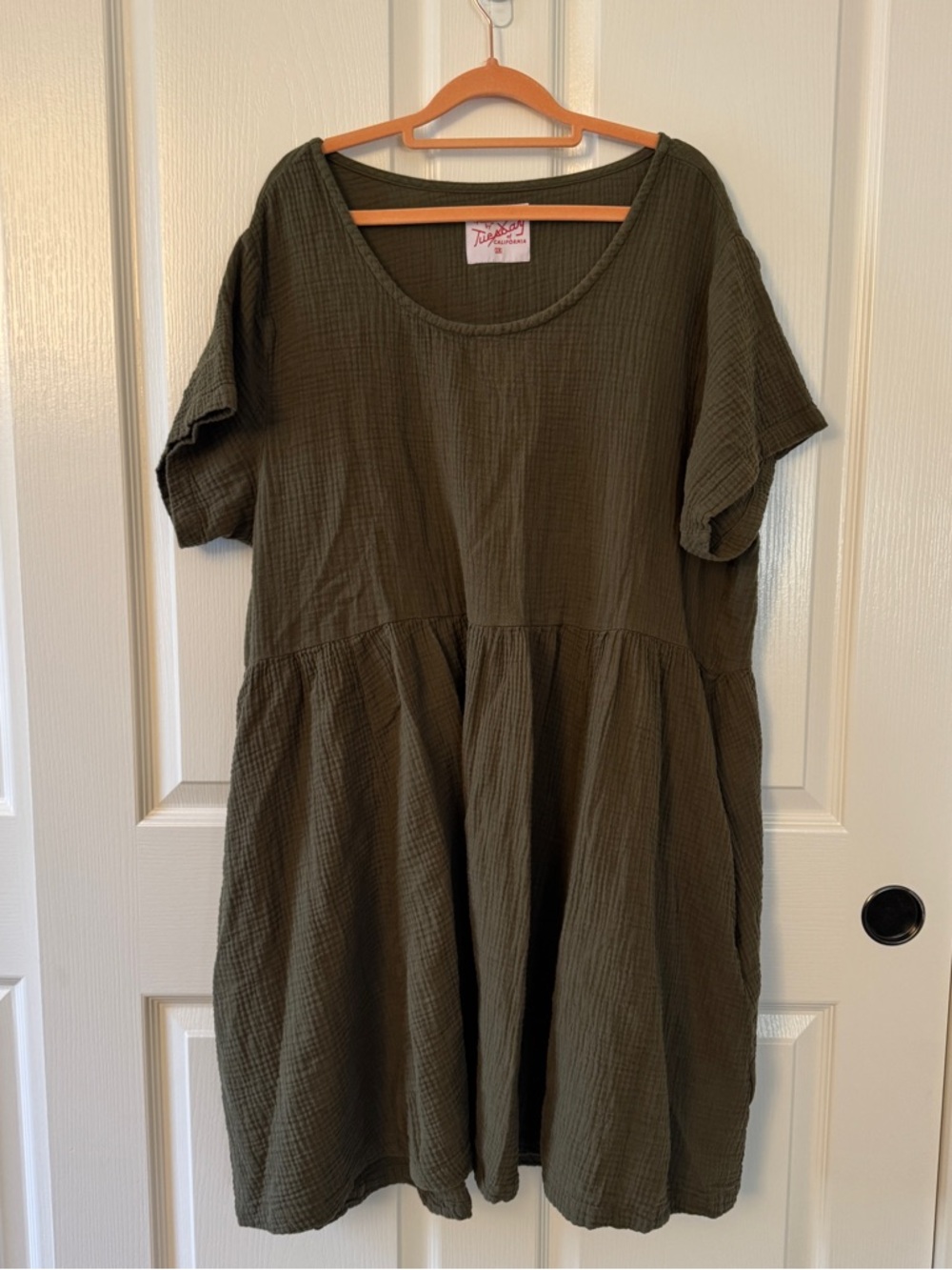 1x Tuesday of California - Muffy dress. Olive Textured Short Sleeve Smock Dress